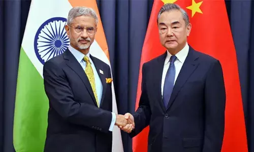 ഇന്ത്യ-ചീനി ഭായി ഭായി 2.O?ആനയും വ്യാളിയും  ഒന്നിച്ച് നൃത്തം ചെയ്യണമെന്ന് ചൈനീസ് വിദേശകാര്യ മന്ത്രി; താരിഫുകള്‍ കുത്തനെ കൂട്ടിയുള്ള ട്രംപിന്റെ പടപ്പുറപ്പാടിനെ നേരിടാന്‍ ഇന്ത്യയും ചൈനയും കൈകോര്‍ക്കണം; ഏഷ്യയിലെ ഏറ്റവും വലിയ സാമ്പത്തിക ശക്തികള്‍ ഒന്നിക്കണം; പരസ്പരം തളര്‍ത്തുന്നതിന് പകരം സഹകരണം ശക്തമാക്കണമെന്ന് വാങ് യീ; പ്രതികരിക്കാതെ ഇന്ത്യ