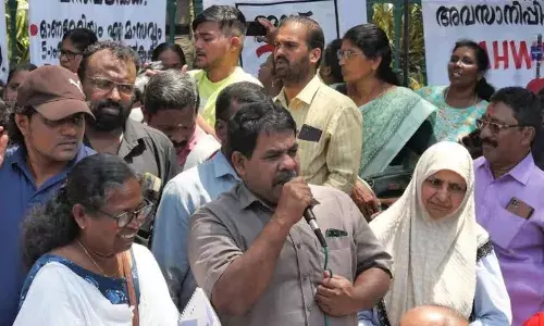 ആശ വര്‍ക്കര്‍മാരുടെ സമരത്തോട് ജനാധിപത്യ സമീപനം സ്വീകരിക്കാന്‍ സര്‍ക്കാര്‍ തയ്യാറാകണം - റസാഖ് പാലേരി