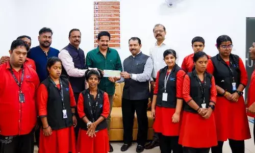 തിരുവനന്തപുരം ഡിഫറന്റ് ആര്‍ട് സെന്ററിന് എം.എ യൂസഫലി ഒരു കോടി രൂപ സഹായധനം കൈമാറി