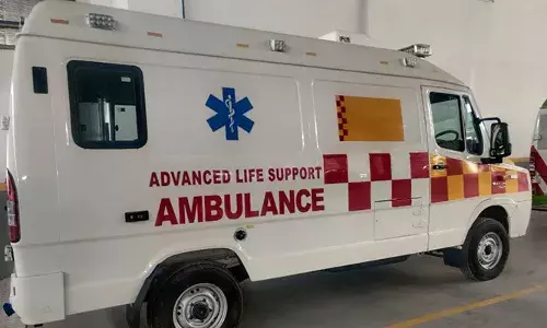 പാമ്പുകടിയേറ്റ് ഗുരുതരാവസ്ഥയിലായ കുട്ടിയുമായി പോയ ആംബുലന്‍സ് നടുറോഡില്‍ നിര്‍ത്തി ഡ്രൈവര്‍ ഇറങ്ങിപ്പോയി: സംഭവം കോട്ടയത്ത്