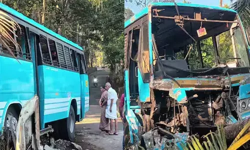 സ്വകാര്യ ബസ് ഇറക്കമിറങ്ങുന്നതിനിടെ ഡ്രൈവര്‍ കുഴഞ്ഞു വീണു; നിയന്ത്രണം വിട്ട ബസ് കലുങ്കിലിടിച്ച് ഡ്രൈവര്‍ക്ക് ദാരുണാന്ത്യം