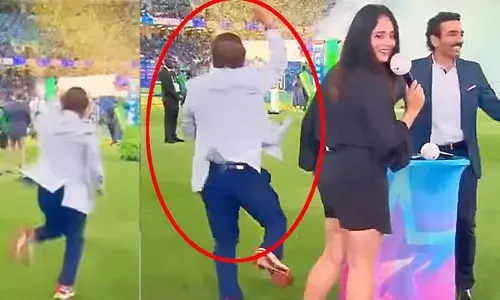 ഇന്ന് ആര്‍ക്കാണ് സണ്ണി ജിയെ തടയാനാകുക? ഇന്ത്യ ചാമ്പ്യന്‍സ് ട്രോഫി ഏറ്റുവാങ്ങുമ്പോള്‍ ഗ്രൗണ്ടില്‍ ആഹ്ലാദനൃത്തം ചവുട്ടി സുനില്‍ ഗവാസ്‌കര്‍; ക്രിക്കറ്റ് ഇതിഹാസത്തിന്റെ വൈറല്‍ ഡാന്‍സ് ഏറ്റെടുത്ത് ആരാധകര്‍