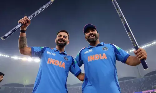 ഇനി നമുക്ക് വിരമിക്കേണ്ടിവരില്ലല്ലോ! വിജയ നിമിഷത്തില്‍ ചിരിയോടെ കോലിയെ ചേര്‍ത്തുപിടിച്ച് രോഹിതിന്റെ ആശ്വാസ വാക്കുകള്‍; അതെയെന്ന അര്‍ത്ഥത്തില്‍ തലയാട്ടി കോലി; കിരീടപ്പോരിന് ശേഷമുള്ള വാര്‍ത്താ സമ്മേളനത്തില്‍ കരിയറിനെക്കുറിച്ച് സൂചന നല്‍കി ഇന്ത്യന്‍ നായകന്‍