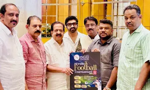 ഫുട്ബോള് ടൂര്ണമെന്റ് ബ്രോഷര് രമേശ് ചെന്നിത്തല പ്രകാശനം ചെയ്തു ഫുട്ബോള് ടൂര്ണമെന്റ് ബ്രോഷര് രമേശ് ചെന്നിത്തല പ്രകാശനം ചെയ്തു