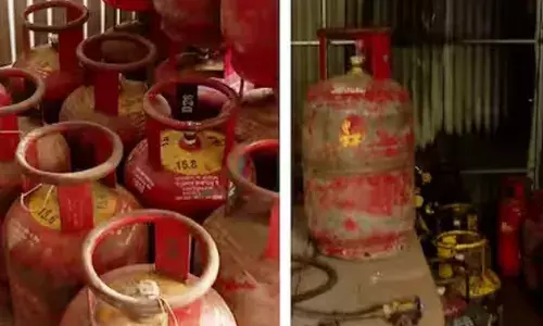 രഹസ്യവിവരത്തിന്റെ അടിസ്ഥാനത്തിൽ പരിശോധന; പാഞ്ഞെത്തി ഉദ്യോ​ഗസ്ഥർ; കൊല്ലത്ത് അനധികൃത ​ഗ്യാസ് ഫില്ലിം​ഗ് കേന്ദ്രം; പിടിച്ചത് നൂറിലേറെ സിലിണ്ടർ