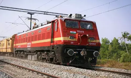 മംഗളുരു സെൻട്രലിലെ പോയിൻ്റ് തകരാറിലായി; തീവണ്ടികൾ മണിക്കൂറുകൾ വൈകി ഓടുന്നു; തകരാർ പരിഹരിച്ചതായി റെയിൽവേ; വലഞ്ഞ് യാത്രക്കാർ