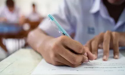 പൊതു പരീക്ഷയ്ക്കിടെ ഹയര്‍ സെക്കന്‍ഡറി സ്‌കൂളുകളിലെ 305 അധ്യാപകര്‍ക്ക് സ്ഥലം മാറ്റം; പുതിയ സ്‌കൂളില്‍ ഉടന്‍ ചേരണമെന്നും നിര്‍ദേശം