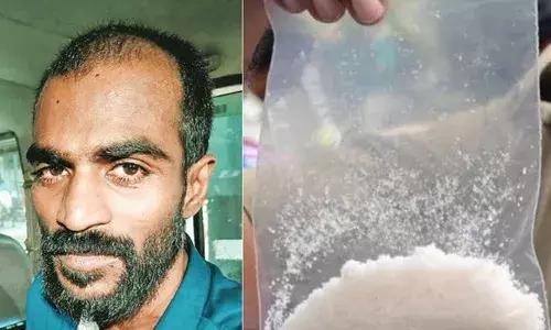 പോലീസിനെ കണ്ടപ്പോള്‍ ശരീരക അസ്വസ്ഥത; ആശുപത്രിയില്‍ എത്തിച്ച് എക്‌സ്‌റേ എടുത്തപ്പോള്‍ മലദ്വാരത്തില്‍ പ്ലാസ്റ്റിറ് സാന്നിധ്യം; പരിശോധനയില്‍ കണ്ടെത്തിയത് പ്ലാസ്റ്റിക് കവറില്‍ പൊതിഞ്ഞ് ഇന്‍സുലേഷന്‍ ടേപ്പ് കൊണ്ട് ഒട്ടിച്ച 38.5 ഗ്രാം എംഡിഎംഎ; വാതുരുത്തി സ്വദേശി പിടിയില്‍