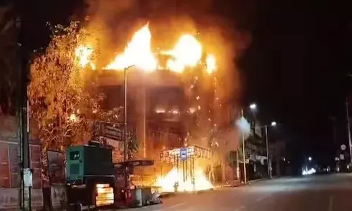 ബാലുശേരിയില്‍ ഗൃഹോപകരണ സ്ഥാപനത്തിന് തീ പിടിച്ചു; കട പൂര്‍ണമായും കത്തി നശിച്ചു