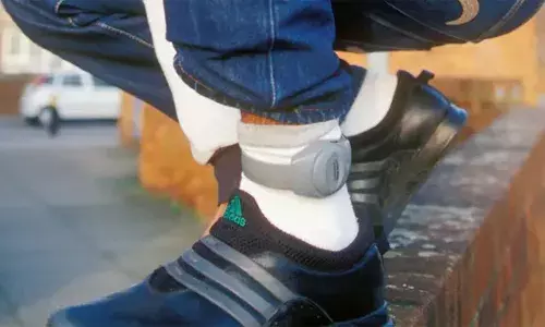 ക്രിമിനല്‍ കേസുകളില്‍ ഉള്‍പ്പെടുന്ന വിദേശികളെ നിരീക്ഷിക്കാന്‍ ഇലക്ട്രോണിക് ടാഗുകളുമായി ബ്രിട്ടന്‍; കുടിയേറ്റക്കാരെ ഉന്നം വെച്ച് പുതിയ നിയമം