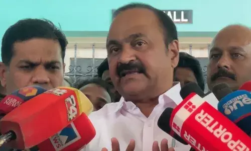 ഇവനൊന്നും പാട്ട് പാടാന്‍ വേറെ സ്ഥലമില്ലേ? അമ്പലത്തിലെ ഗാനമേളയില്‍ ഭക്തരോടാണോ പുഷ്പനെ അറിയാമോ എന്ന് ചോദിക്കുന്നത്? ബിജെപിക്ക് ഇടം ഉണ്ടാക്കിക്കൊടുക്കുകയാണോ അവരുടെ ലക്ഷ്യം? കടയ്ക്കല്‍ ക്ഷേത്ര വിവാദത്തില്‍ വിമര്‍ശനവുമായി വി ഡി സതീശന്‍