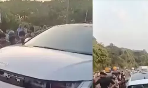 കാർ ഓടിക്കവേ ഡ്രൈവര്‍ക്ക് ദേഹാസ്വാസ്ഥ്യം; മൂന്ന് വാഹനങ്ങളുമായി കൂട്ടിയിടിച്ച് അപകടം; ഒരാളുടെ നില ഗുരുതരം; ആശുപത്രിയിലേക്ക് മാറ്റി; സംഭവം കൊച്ചി കളമശ്ശേരിയിൽ