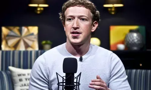 മൊബൈല്‍ ഫോണ്‍ യുഗത്തിന്റെ അന്ത്യമടുത്തോ? പുത്തന്‍ സാങ്കേതിക വിദ്യ മൊബൈല്‍ ഫോണിനെ ഇല്ലാതാക്കുമെന്ന് മാര്‍ക്ക് സുക്കര്‍ബര്‍ഗ്