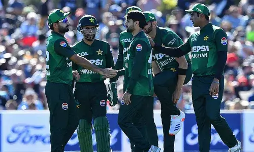 അക്കൗണ്ട് തുറക്കും മുന്‍പേ ഓപ്പണര്‍മാര്‍ പുറത്ത്;  ഒരു റണ്‍സിന് മൂന്ന് വിക്കറ്റ്; എട്ടുപേര്‍ രണ്ടക്കം കാണാതെ പുറത്ത്; ഒടുവില്‍ 91 റണ്‍സിന് ഓള്‍ഔട്ട്; ന്യൂസീലന്‍ഡിനോട് വമ്പന്‍ തോല്‍വി; തല മാറിയിട്ടും തോല്‍വിയുടെ തലവര മാറാതെ പാക്കിസ്ഥാന്‍; പിന്നാതെ ട്രോള്‍ മഴ