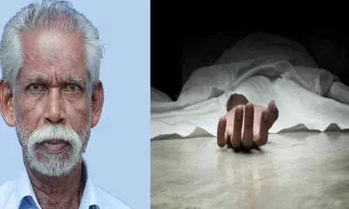 ചക്ക അടക്കുന്നതിനിടെ തോട്ടിയുടെ ലക്ഷ്യം തെറ്റി അപകടം; ഇരുമ്പ് തോട്ടി വൈദ്യുതി ലൈനിൽ നേരെ തട്ടി ഷോക്കടിച്ചു; ഗൃഹനാഥന് ദാരുണാന്ത്യം; സംഭവം കൊല്ലത്ത്