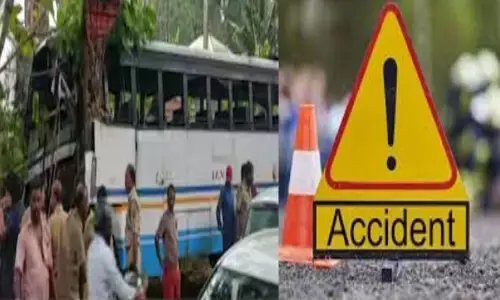 കെഎസ്ആർടിസി ബസും ബൈക്കും കൂട്ടിയിടിച്ച് വൻ അപകടം; നിയന്ത്രണം മുഴുവൻ നഷ്ടപ്പെട്ട ബസ് നേരെ പോയി മരത്തിലിടിച്ചു; വൻ ഇടി ശബ്ദം; നാട്ടുകാർ ഓടിയെത്തി; കോട്ടയത്ത് യുവാവിന് ദാരുണാന്ത്യം