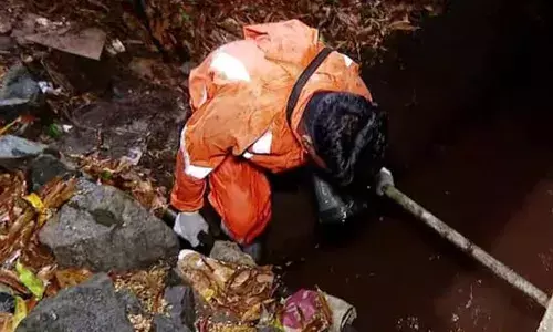 കനത്ത മഴയില്‍ നിറഞ്ഞൊഴുകിയ ഓവുചാലില്‍ വണ്ട് 60കാരനെ കാണാതായ സംഭവം; ആള്‍ക്കായി ഇന്നും തിരച്ചില്‍ തുടരും; അബദ്ധത്തില്‍ കാല്‍ വഴുതി ഓടയില്‍ വീഴുകയായിരുന്നു; സംഭവം കോഴിക്കോട്