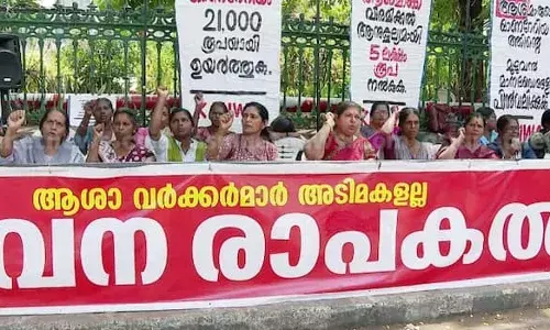 സര്‍ക്കാര്‍ അവഗണിക്കുന്നു; സെക്രട്ടറിയേറ്റ് ഉപരിധോക്കാന്‍ ആശാ വര്‍ക്കര്‍മാര്‍; സമരം പൊളിക്കാന്‍ സര്‍ക്കാര്‍ നീക്കം