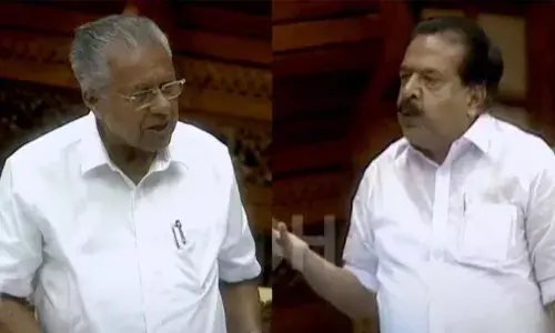 നിര്‍മല സീതാരാമനുമായി എന്ത് അനൗദ്യോഗിക ചര്‍ച്ചയാണ് നടത്തിയതെന്ന് ചെന്നിത്തല; അത് വെറുമൊരു ബ്രേക്ക് ഫാസ്റ്റ് മീറ്റിംഗ്;  ഗവര്‍ണര്‍ ഇട്ട പാലത്തില്‍ കൂടി അങ്ങോട്ട് പോയതല്ല; രാഷ്ട്രീയമുള്ള രണ്ട് പേര്‍ കണ്ടാല്‍ രാഷ്ട്രീയം ഉരുകി പോകില്ലെന്നും മുഖ്യമന്ത്രി; നിയസഭയില്‍ വാക് പോര്