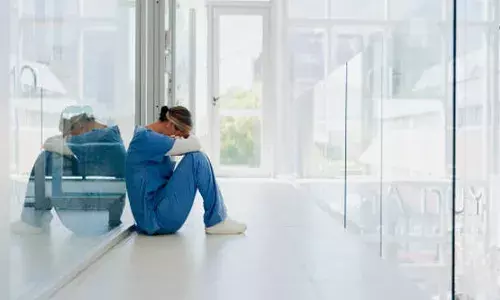 എസ്എടി ആശുപത്രിയിലെ കുട്ടികളുടെ വിഭാഗത്തില്‍ ഓക്‌സിജന്‍ സിലണ്ടറിലെ ഗ്ലാസ് ട്യൂബ് പൊട്ടിത്തെറിച്ചു; നഴ്‌സിങ് അസിസ്റ്റന്റിന്റെ ഒരു കണ്ണിന് 90 ശതമാനം കാഴ്ച നഷ്ടം