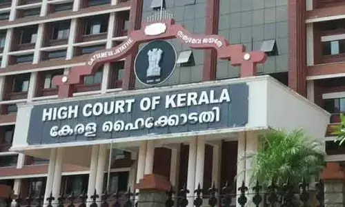 സിനിമയിലെ വയലന്‍സ് നിയന്ത്രിക്കാന്‍ ഇടപെടുന്നതില്‍ ഭരണകൂടത്തിന് പരിമിതി; സിനിമയിലെ വയലന്‍സ് സമൂഹത്തെ സ്വാധീനിക്കുന്നെന്ന് ഹൈക്കോടതി