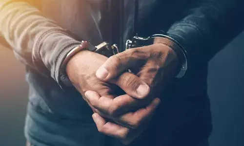 ഏഴു വയസുകാരിയായ മകളെ ബലാത്സംഗം ചെയ്ത ശേഷം കഴുത്തു ഞെരിച്ചു കൊന്നു; കുറ്റം അയല്‍വാസിയായ സ്ത്രീയില്‍ കെട്ടിവയ്ക്കാന്‍ ശ്രമം: പിതാവ് അറസ്റ്റില്‍