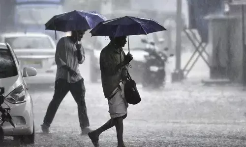 സംസ്ഥാനത്ത് ചൂടിന് ആശ്വാസമായി ഇന്നും വേനൽമഴ; ശക്തമായ കാറ്റിനും ഇടിമിന്നലിനും സാധ്യത; 40 കിലോമീറ്റർ വേഗതയിൽ ആഞ്ഞുവീശും; മൂന്ന് ജില്ലകളിൽ യെല്ലോ അലർട്ട്; മുന്നറിയിപ്പ് നൽകി അധികൃതർ