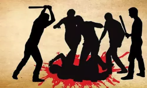 സേലം-ബെംഗളൂരു ദേശീയപാതയില്‍ കാര്‍ തടഞ്ഞു നിര്‍ത്തി ആക്രമണം; ഭാര്യയുടെ കണ്‍മുന്നിലിട്ട് ഭര്‍ത്താവിനെ വെട്ടിക്കൊന്നു: വെട്ടേറ്റ യുവതി ആശുപത്രിയില്‍