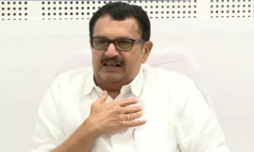 തരൂരിന്റെ പ്രസ്താവന മോദി സ്തുതിയായി കാണേണ്ടതില്ല; മുയലിനോടൊപ്പം ഓടുകയും വേട്ടപ്പട്ടിയോടൊപ്പം വേട്ടയാടുകയും ചെയ്യുന്നു എന്ന സമീപനം പ്രധാനമന്ത്രി സ്വീകരിച്ചു എന്നായിരിക്കാം തരൂര്‍ ഉദ്ദേശിച്ചത്; കെ മുരളീധരന്‍