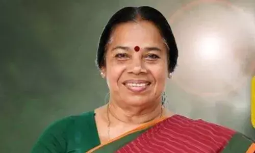 ഹൃദയം പറിച്ചെടുത്ത് കാണിച്ചാലും ചെമ്പരത്തി പൂവ് ആണെന്ന് പറയുന്നവരോട് എന്തു പറയാന്‍; കേന്ദ്ര ആരോഗ്യമന്ത്രി നദ്ദ, വീണാ ജോര്‍ജ്ജിന് അവസരം നിഷേധിച്ചത് പ്രതിഷേധാര്‍ഹം;  വീണാ ജോര്‍ജിനെതിരെ അനാവശ്യ വിവാദമെന്ന് പി കെ ശ്രീമതി ടീച്ചര്‍