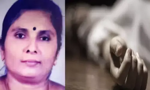 സ്കൂട്ടറിന് പിന്നിൽ ടിപ്പർ ഇടിച്ചുകയറി; തലയിലൂടെ ചക്രം കയറിയിറങ്ങി വീട്ടമ്മയ്ക്ക് ദാരുണാന്ത്യം; ഭർത്താവിന് ഗുരുതര പരിക്ക്; അപകടം ആശുപത്രിയിൽ പോയി മടങ്ങവേ