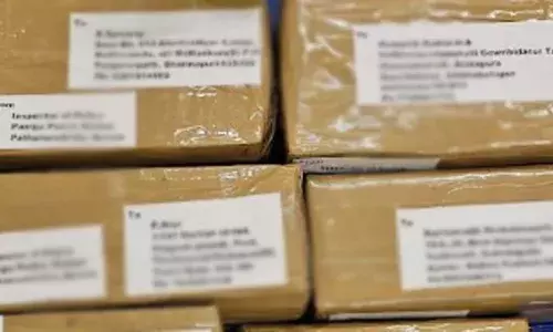 മണ്ഡല മകര വിളക്ക് കാലത്ത്  നഷ്ടപ്പെട്ട അയ്യപ്പഭക്തരുടെ മൊബൈല്‍ ഫോണുകള്‍ കണ്ടെത്തി നല്‍കി പോലീസിന്റെ സൈബര്‍ ഹെല്‍പ്ഡെസ്‌ക്