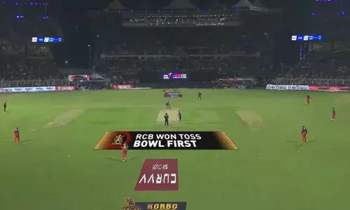 താരപ്പകിട്ടില്‍ മുങ്ങി ഈഡന്‍ ഗാര്‍ഡന്‍സ്; ആരാധകരെ ത്രസിപ്പിച്ച് കിങ് കോലിയും കിങ് ഖാനും; ഉദ്ഘാടനച്ചടങ്ങ് കളറാക്കി താരങ്ങളുടെ നൃത്തച്ചുവടുകള്‍; ടോസില്‍ ജയിച്ച് ആര്‍സിബി; കൊല്‍ക്കത്ത ആദ്യം ബാറ്റ് ചെയ്യും