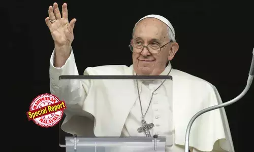 ഒടുവില്‍ ആശ്വാസ വാര്‍ത്ത! ഫ്രാന്‍സിസ് മാര്‍പാപ്പ നാളെ ആശുപത്രി വിടും; ജെമെല്ലി ആശുപത്രിയില്‍ നിന്ന് ഡിസ്ചാര്‍ജ് ചെയ്യുമെന്ന് ചികിത്സിക്കുന്ന ഡോക്ടര്‍മാര്‍; ജീവന്‍ അപകടത്തിലായ രണ്ട് ഘട്ടങ്ങള്‍ കടന്നെന്ന് വിശദീകരണം; വത്തിക്കാനില്‍ രണ്ട് മാസത്തെ വിശ്രമം ആവശ്യമായി വരുമെന്നും ഡോക്ടര്‍മാര്‍; ഞായറാഴ്ച വിശ്വാസികളെ അഭിവാദ്യം ചെയ്യും