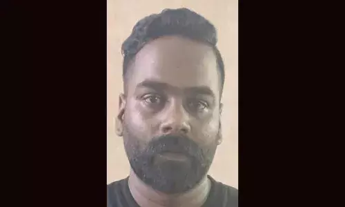 അടൂര്‍ കടമ്പനാട്ട് കക്കൂസ് മാലിന്യം തള്ളിയ ടാങ്കറും പൈലറ്റ് വന്ന ജീപ്പും പിടിച്ചെടുത്തു: ഒരാള്‍ അറസ്റ്റില്‍