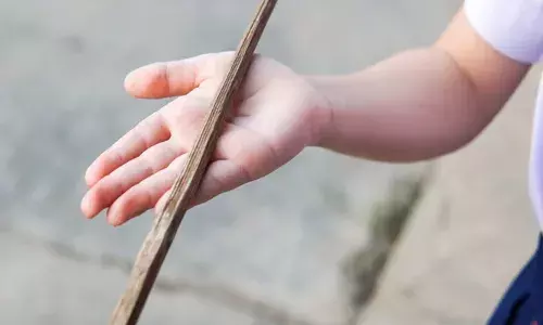 ക്ലാസിലിരുന്ന് ഒന്ന് മിണ്ടിയതിന് കൊടുംക്രൂരത; കുട്ടിയുടെ കൈത്തണ്ടയിലും, അരക്കെട്ടിലും പലതവണ അടിച്ചു; വേദനകൊണ്ട് നിലവിളിച്ചിട്ടും നിർത്തിയില്ല; അധ്യാപികക്കെതിരെ കേസെടുത്ത് പോലീസ്