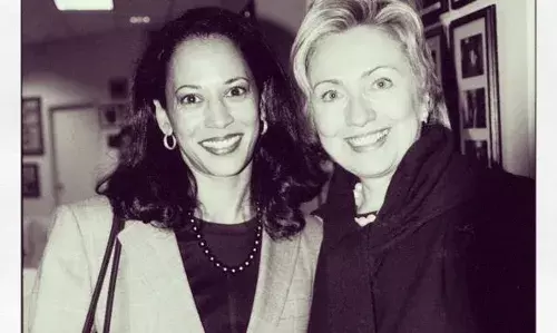 കമല ഹാരിസ്, ഹിലരി ക്ലിന്റണ്, മറ്റ് പ്രമുഖ ഡെമോക്രാറ്റുകള് എന്നിവരുടെ സുരക്ഷാ അനുമതികള് ട്രംപ് റദ്ദാക്കി കമല ഹാരിസ്, ഹിലരി ക്ലിന്റണ്, മറ്റ് പ്രമുഖ ഡെമോക്രാറ്റുകള് എന്നിവരുടെ സുരക്ഷാ അനുമതികള് ട്രംപ് റദ്ദാക്കി