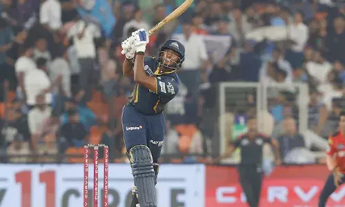 സെഞ്ച്വറി പോയാലെന്താ..ടീം ടോട്ടല്‍ ആയല്ലോ! അവസാന ഓവറില്‍ അയ്യറുടെ സെഞ്ച്വറിക്ക് തടയിട്ട് ശശാങ്കിന്റെ വെടിക്കെട്ട്; 42 പന്തില്‍ 97 റണ്‍സുമായി തകര്‍ത്തടിച്ച് അയ്യരും; ഗുജറാത്തിന് മുന്നില്‍ 244 റണ്‍സ് വിജയലക്ഷ്യം വച്ച് പഞ്ചാബ്