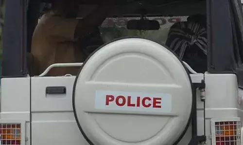 ബാലരാമപുരത്ത് ബസ് സ്റ്റോപ്പില്‍ തമ്മിലടിച്ച് വിദ്യാര്‍ത്ഥിനികള്‍; ആണ്‍ സുഹൃത്തിനെയും വിളിച്ചു വരുത്തി: നാട്ടുകാര്‍ ഇടപെട്ടതോടെ പോലീസും എത്തി