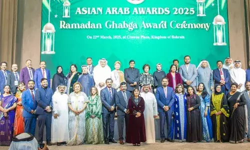 ഏഷ്യന്‍ അറബ് ചേംബര്‍ ഓഫ് കൊമേഴ്‌സ് ബഹറിന്‍ മീഡിയയുമായി ചേര്‍ന്ന് ഏഷ്യന്‍-അറബ് അവാര്‍ഡ് സമ്മാനിച്ചു