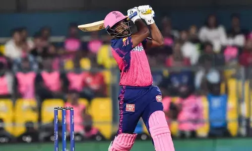 ഹോം ഗ്രൗണ്ടില്‍ ആദ്യജയം തേടി റിയാന്‍ പരാഗും സംഘവും; രാജസ്ഥാനെതിരെ നിര്‍ണായക ടോസ് ജയിച്ച് കൊല്‍ക്കത്ത;  മാറ്റങ്ങളുമായി ഇരു ടീമുകളും