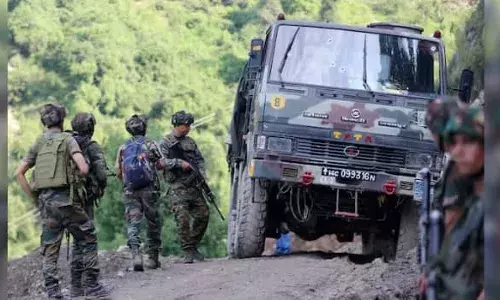 കത്വയില്‍ ഭീകരരും സുരക്ഷാ സേനയും തമ്മില്‍ ഏറ്റുമുട്ടല്‍; മൂന്ന് പോലീസുകാര്‍ക്ക് വീരമൃത്യു; ഒരു ഭീകരനെ വധിച്ചു; പ്രദേശത്ത് ഇപ്പോഴും സംഘര്‍ഷം തുടരുന്നു