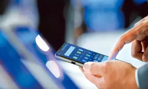 പോയ വര്‍ഷം ഇന്ത്യക്കാര്‍ മൊബൈല്‍ ഫോണില്‍ ചിലവിട്ടത് 1.1 ലക്ഷം കോടി മണിക്കൂര്‍;  മാധ്യമ വിനോദ മേഖല നേടിയത് 2.5 ലക്ഷം കോടി രൂപയുടെ വരുമാനം