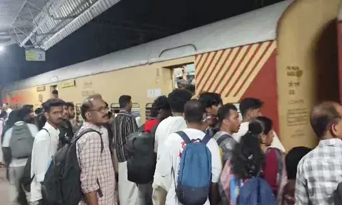 വിഷു തിരക്ക്; മാവേലിയിലും മലബാറിലും ഒരു സ്ലീപ്പര്‍ കോച്ച് കൂടി