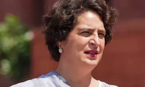 ഹോണ്‍ അടിച്ചത് ഇഷ്ടമായില്ല; പ്രിയങ്കയുടെ വാഹനവ്യൂഹം തടസ്സപ്പെടുത്തി; മാറ്റാന്‍ ചെന്ന പോലീസിനോടും തട്ടിക്കയറി; യുവാവിനെതിരെ കേസ്‌