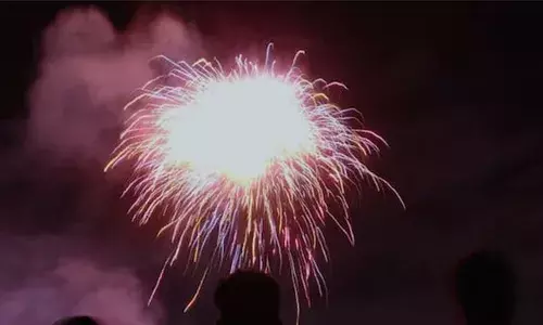 തൃശൂര്‍ പൂരം വെടിക്കെട്ട്; തീരുമാനം ഉടന്‍ ഉണ്ടാകുമെന്ന് ജില്ലാ ഭരണകൂടം; സംസ്ഥാന അഡ്വക്കേറ്റ് ജനറലിനോട് നിയമോപദേശം തേടി; നടപടി വേല വെടിക്കെട്ടിന് ഹൈക്കോടതി അനുമതി നല്‍കിയ സാഹചര്യത്തില്‍