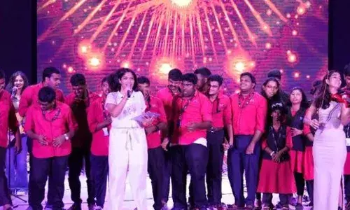 തുല്യതയുടെ സംഗീതം; മാതൃകയായി ഗേള്സ് ബാന്ഡിന്റെ സംഗീതപരിപാടി തുല്യതയുടെ സംഗീതം; മാതൃകയായി ഗേള്സ് ബാന്ഡിന്റെ സംഗീതപരിപാടി