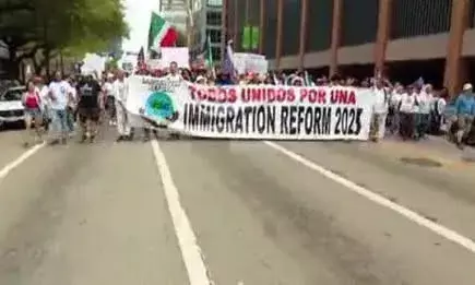 ഡാളസില് കുടിയേറ്റ നയങ്ങളില് പ്രതിഷേധിച്ച് ആയിരങ്ങള് പങ്കെടുത്ത റാലി ഡാളസില് കുടിയേറ്റ നയങ്ങളില് പ്രതിഷേധിച്ച് ആയിരങ്ങള് പങ്കെടുത്ത റാലി