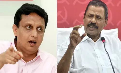 എമ്പുരാന്‍ വര്‍ഗീയതയ്ക്കും കലാപത്തിനും എതിരെ സമാധാനം എന്ന ആശയം ഉല്‍പാദിപ്പിക്കുന്ന സിനിമ; കലയെ കലയായി കാണണമെന്ന് എം വി ഗോവിന്ദന്‍; ഗുജറാത്ത് വംശഹത്യ സിനിമയില്‍ വരുമ്പോള്‍ ഭയപ്പെട്ടിട്ട് കാര്യമില്ലെന്ന് മുഹമ്മദ് റിയാസ്; റീ എഡിറ്റിന് മുമ്പേ സിനിമ കണ്ട് ഇരുവരും