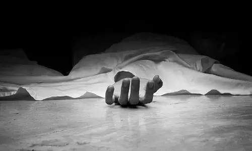 സ്‌കൂട്ടര്‍ നിയന്ത്രണം വിട്ട് മതില്‍ തകര്‍ത്ത് കിണറ്റില്‍ വീണു;  അച്ഛനും മകനും മരിച്ചു